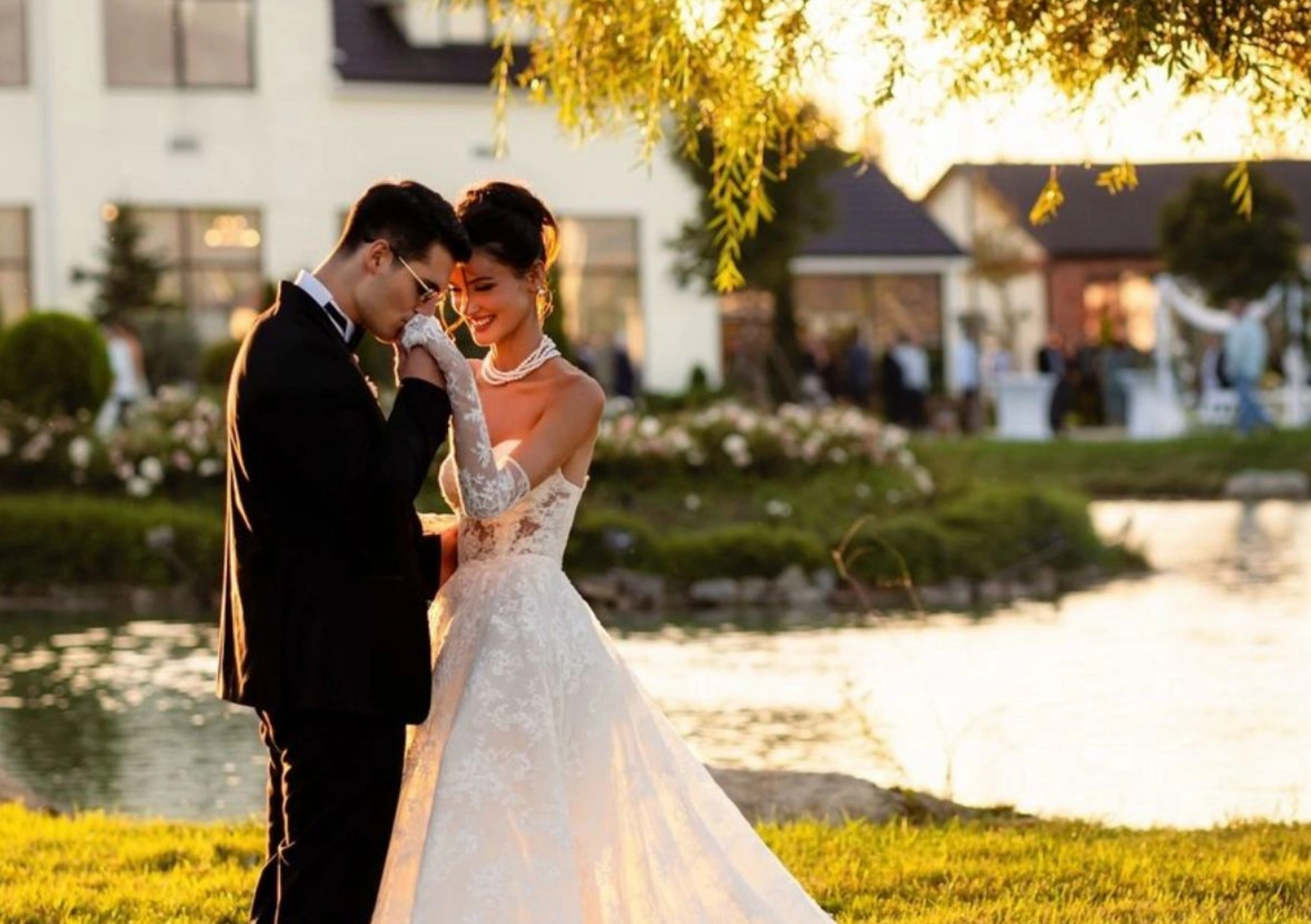 Işığın ve Aşkın Dansı: Gürcistan’ın İki Yıldızına Özel Tasarım